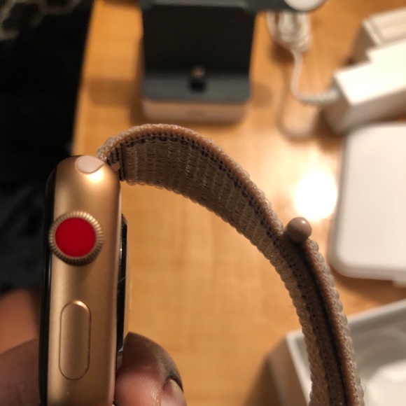 Apple Watch Series 3 GPS + Cellular 42MM - Picture 5 of 8